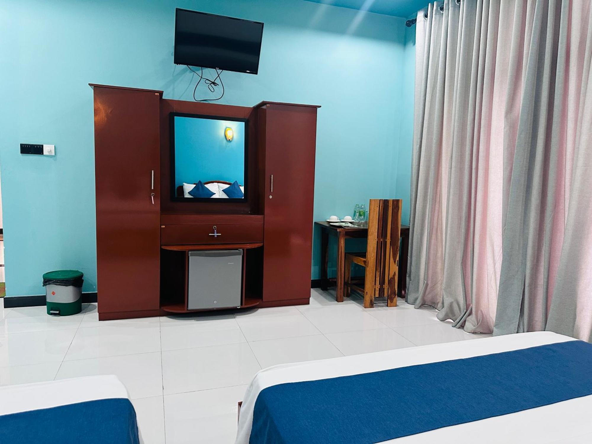 Sp Tourist Hotel Jaffna Exterior foto